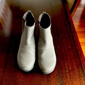 Girls sorel wedges.  Good condition.  Gray.  Size 1